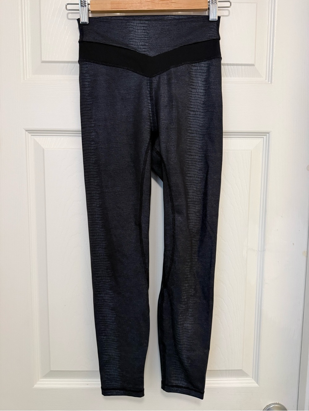 NWOT Zyia Active Iridescent Stamp Reptile Print Kakadu Brilliant Hi-Rise Legging